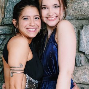 Meet your Posher, Sneydi